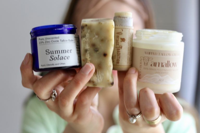 Nous avons passé les 3 dernières semaines à tester 24 crèmes au suif de bœuf pour trouver la meilleure option pour votre peau en 2026